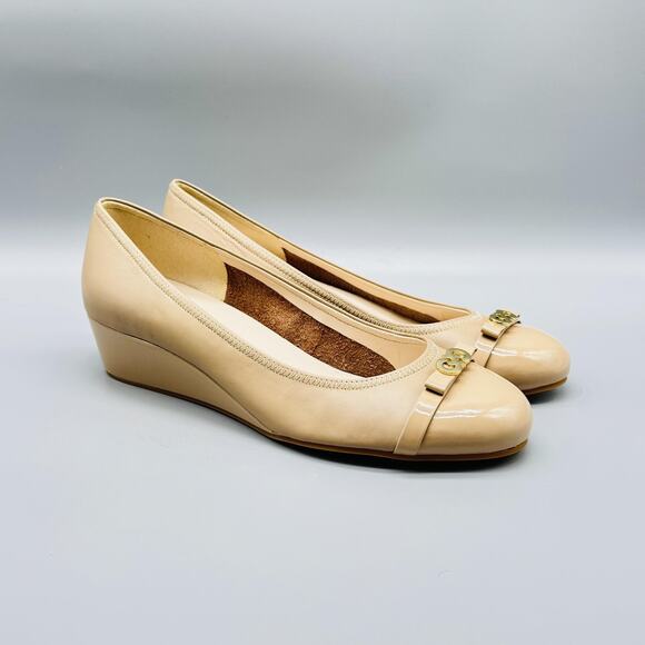 Cole Haan Shoes Womens 10 Beige Leather Bow Logo Cap Toe Pumps Slip On NEW - Picture 2 of 13